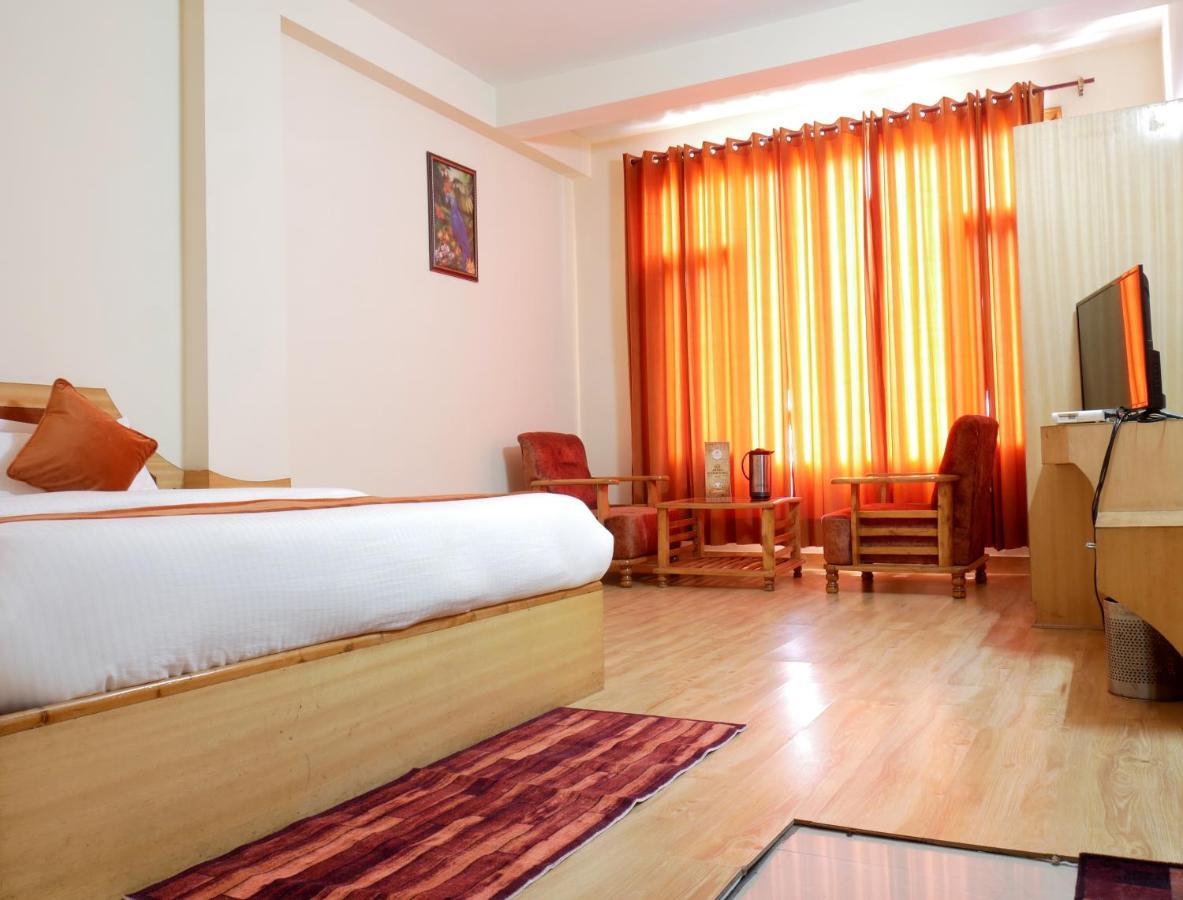 New Ambika International Mall Road Hotel Манали Экстерьер фото