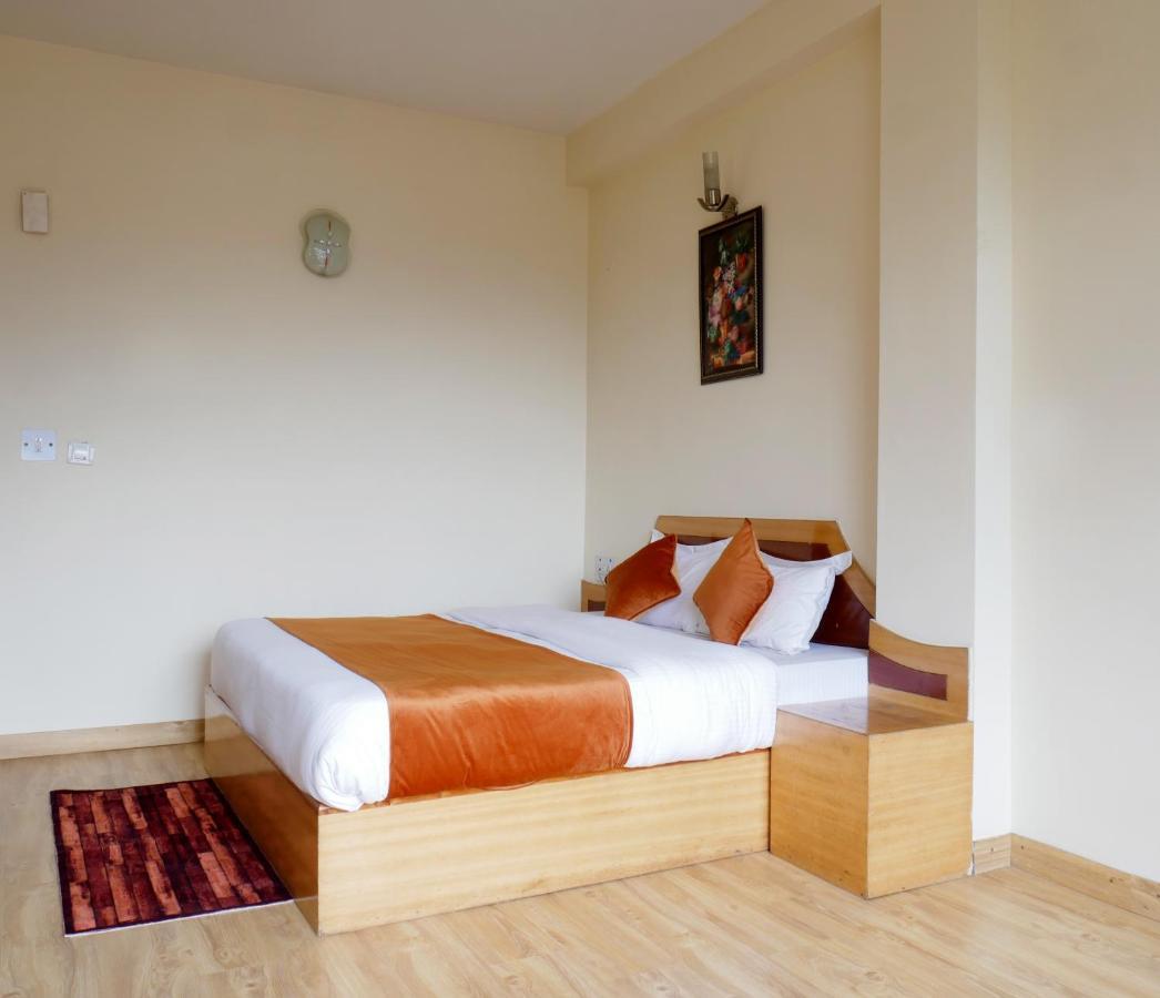 New Ambika International Mall Road Hotel Манали Экстерьер фото