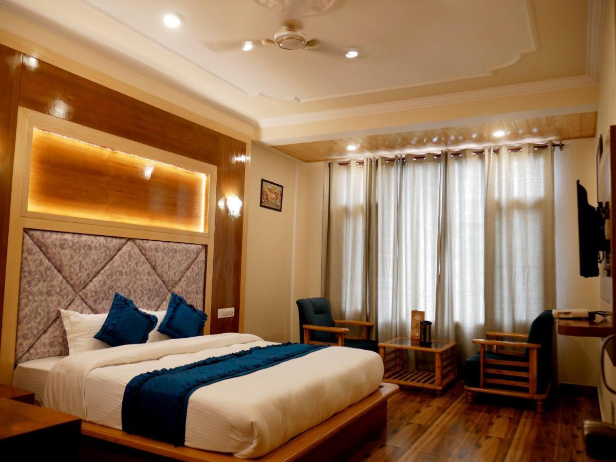New Ambika International Mall Road Hotel Манали Экстерьер фото