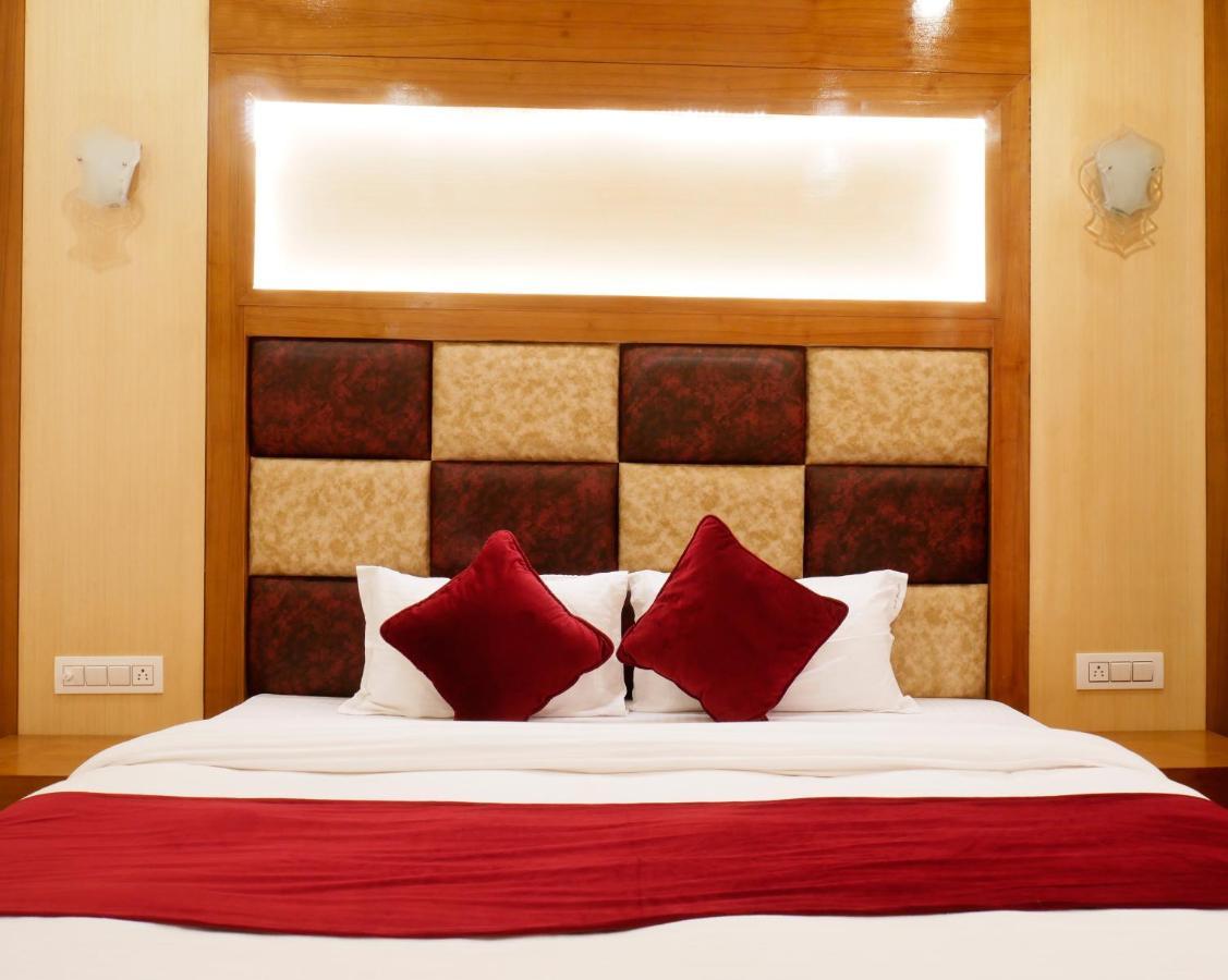New Ambika International Mall Road Hotel Манали Экстерьер фото